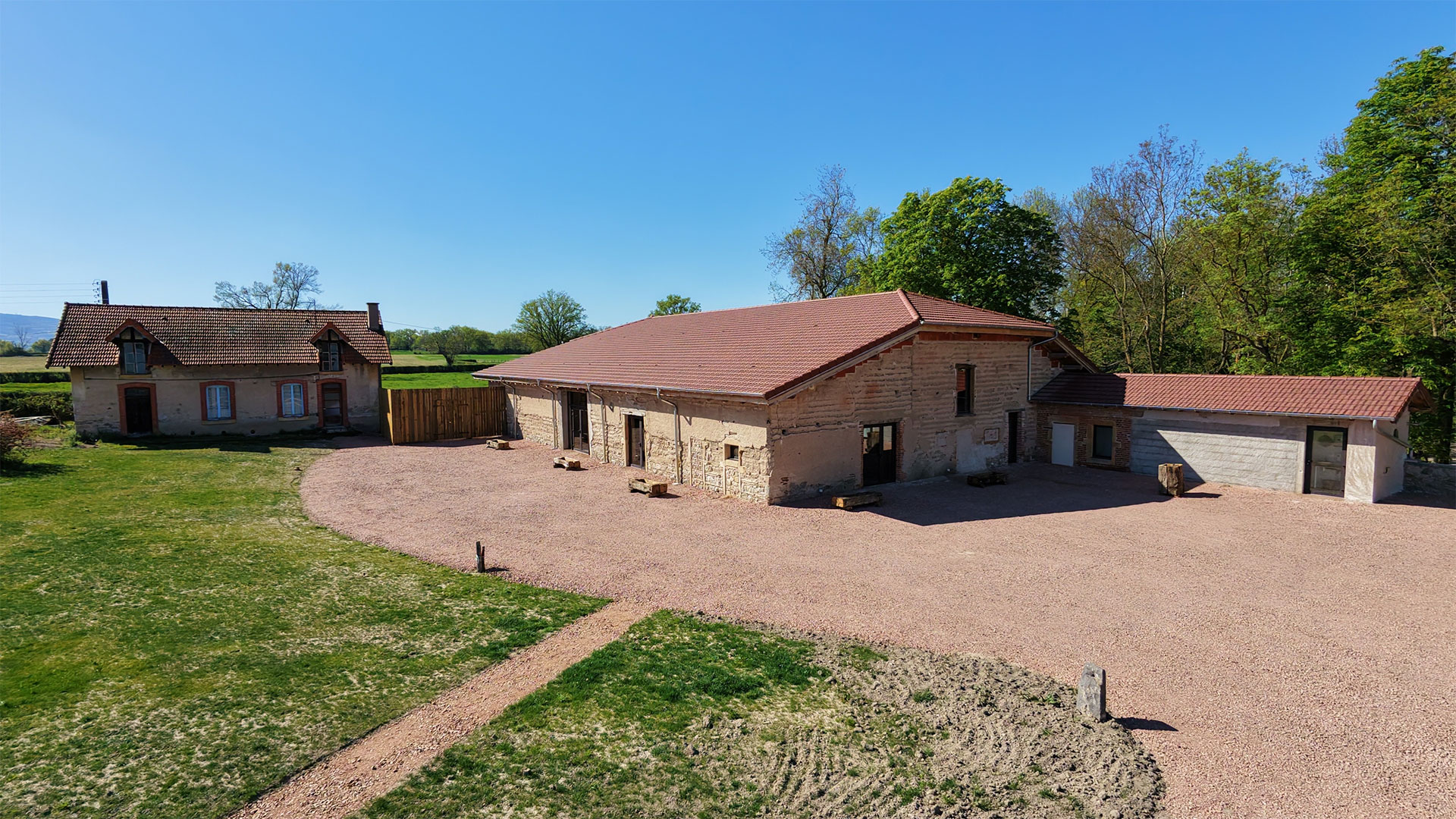 La Grange d'Aymar à Saint-Romain-la-Motte, nouvelle salle de reception