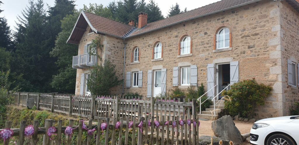 Gîte de groupe Bécajat à Saint-Bonnet-des-quarts