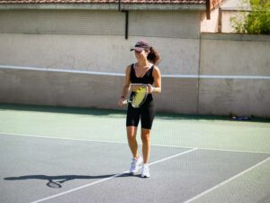 Les Pavillons d'Aymar à Saint-Roamin-la-Motte, activité tennis